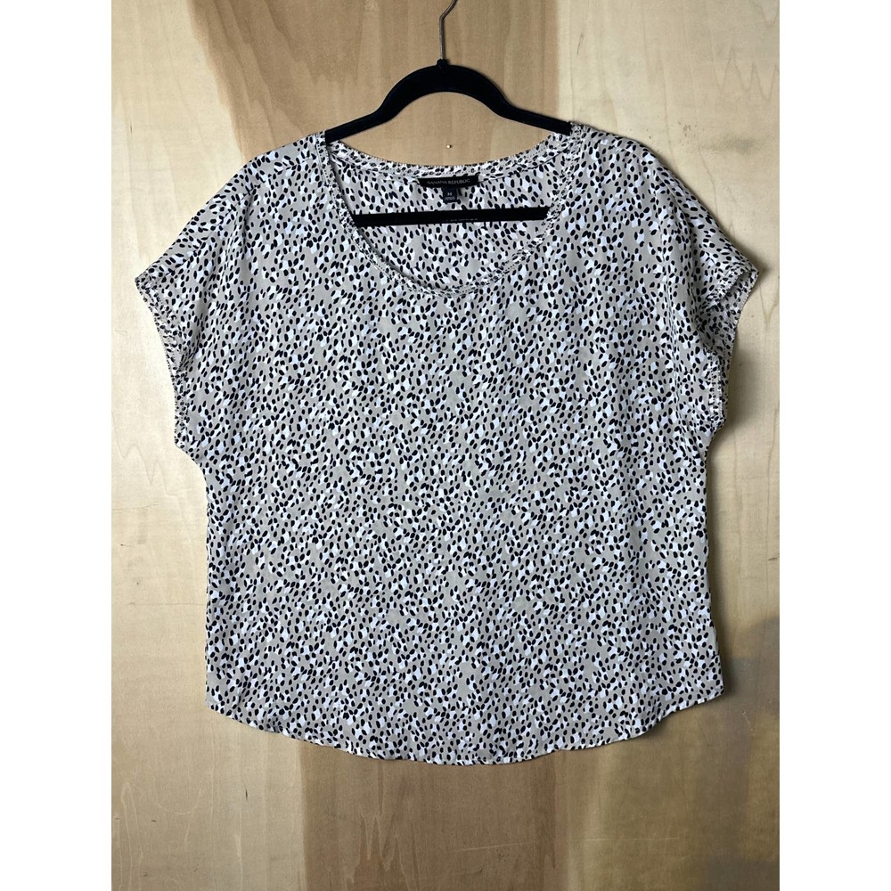 Banana Republic Top Women's Medium‎